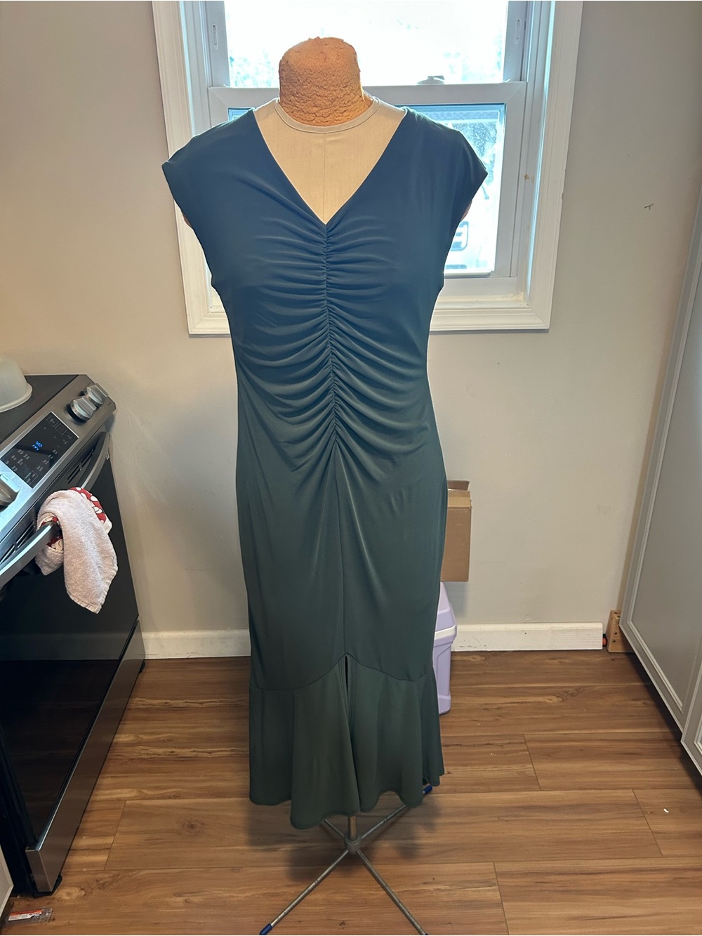 Premier Amour Ruched V-Neck Cap-Sleeve 1930s Styled Green Midi Dress